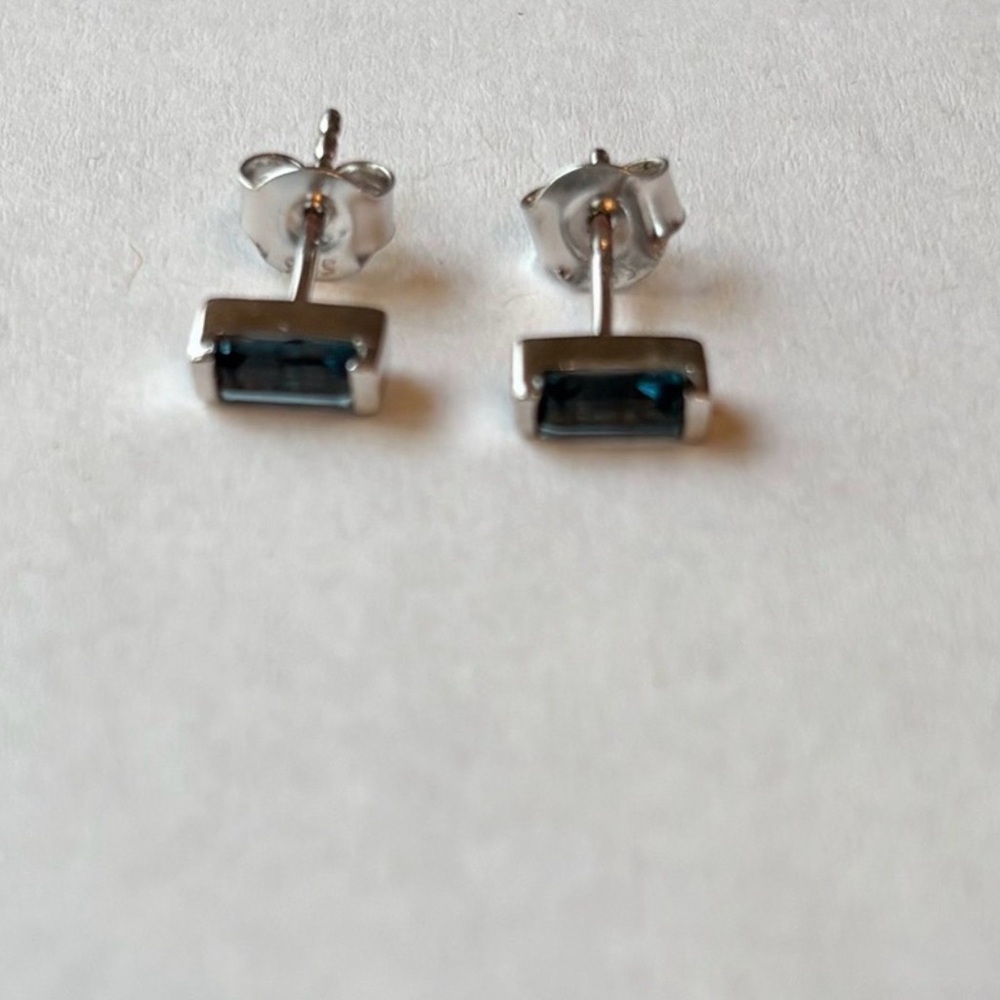 Sterling silver and London blue topaz studs - Picture 3 of 3